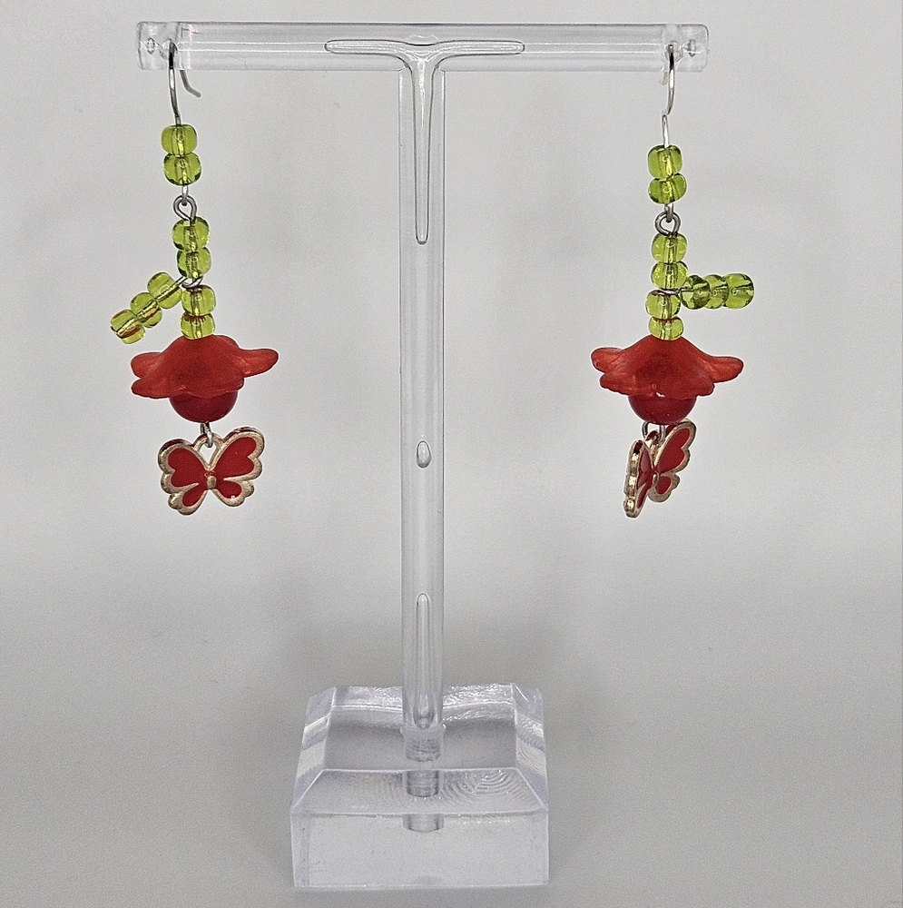 Handmade flyin' flower drop earrings (red)